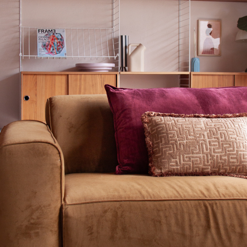 Welche Kissenfarbe passt zu einem braunen Sofa? 5 nützliche Tipps