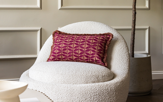 Ontdek welke sierkussens perfect passen bij je bouclé bank of fauteuil! Lees onze 5 tips voor een stijlvolle en gezellige zithoek.