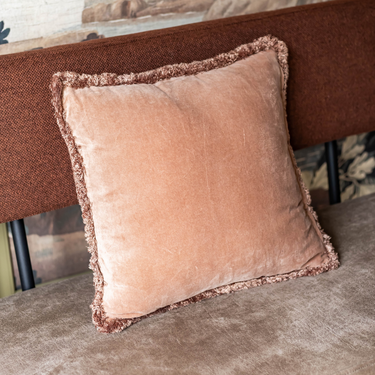Kotabo decorative cushion in plain pink with fringes – 45 x 45 cm – Pretty in Pink