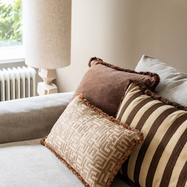 Kotabo coussin décoratif marron uni avec franges – 45 x 45 cm – Chic Chocolat