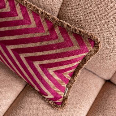 Kotabo Zierkissen mit Chevron-Print und Fransen – 30 x 50 cm – Blushed Berry