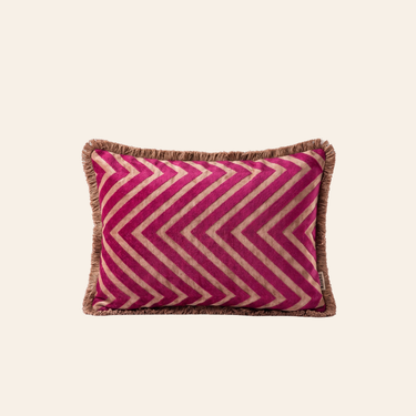 Coussin décoratif Kotabo avec imprimé chevron et franges – 30 x 50 cm – Baie Rosée