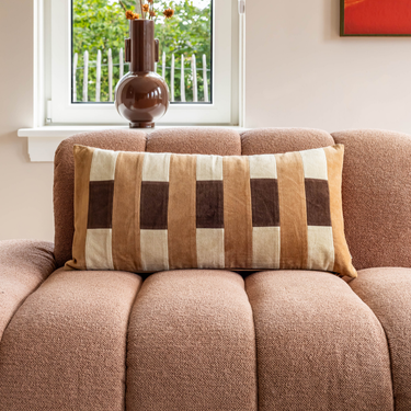 Kotabo sierkussen met retro patchwork print – 35 x 70 cm – Chocolate Chic, Caramel Crunch & Butter Beige